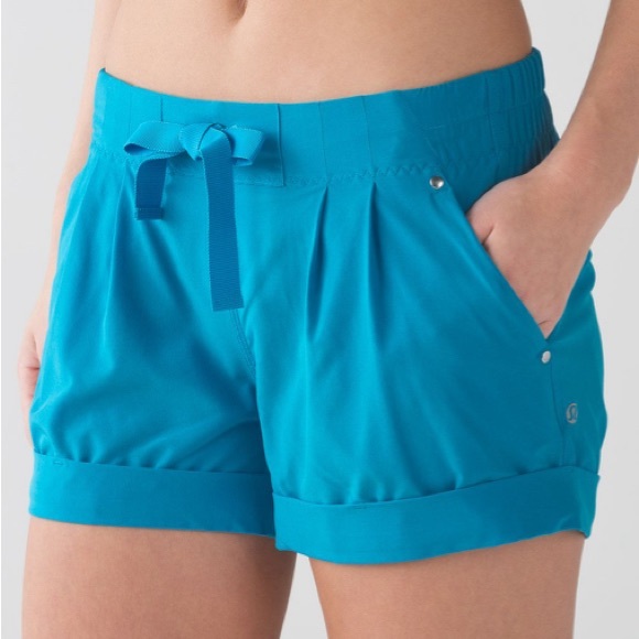Lululemon Spring Break Away Short kayak blue size 2 - Picture 3 of 7